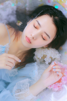 年轻女仆